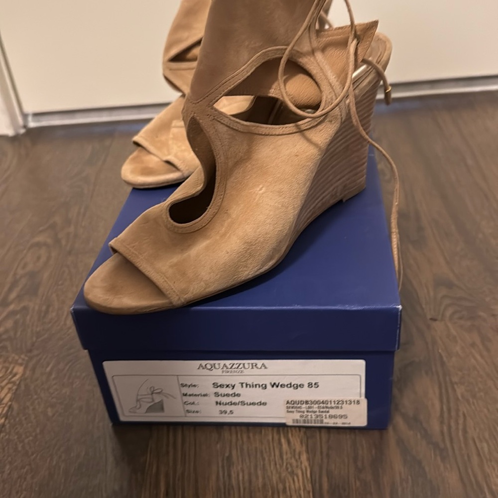 Aquazurra sexy thing wedge.  Good condition, look great on!